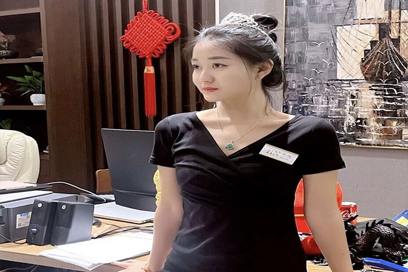 华纳万宝路公司客服服务人员工装照