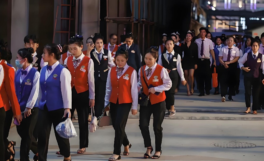 商务礼仪接待服务人员